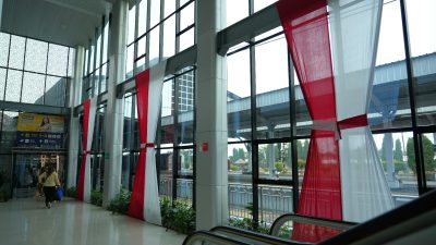 Sambut HUT RI Ke-81, KAI Daop 5 Purwokerto Hadirkan Nuansa Merah Putih di Seluruh Stasiun
