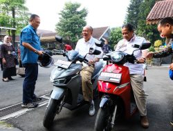 Bupati Banyumas Uji Coba Motor Listrik VinFast, Siapkan Armada Operasional untuk Kepala Desa
