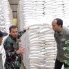 Kunjungan Dandim Cilacap ke Gudang Beras, Bulog Pastikan Stok Aman