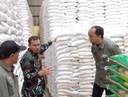Kunjungan Dandim Cilacap ke Gudang Beras, Bulog Pastikan Stok Aman