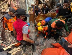 Gedung Hogwa di Bumiayu Ambruk Timpa Rumah, 3 Warga Termasuk 2 Anak Meninggal