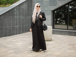 Gamis Hitam Cocok dengan Jilbab Warna Apa? Ini 15 Pilihan yang Bikin Look Makin Stylish