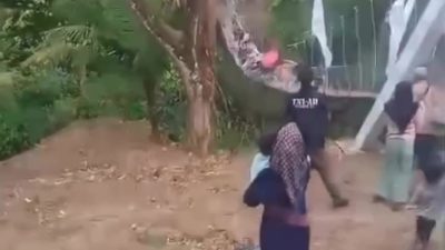 Detik-detik Jembatan Gantung Pongpet Pangandaran Ambruk Saat Diresmikan Bupati