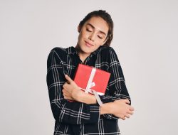 Apa Itu Self Reward dan Manfaatnya untuk Diri Sendiri, Bukan Sekadar Foya-foya