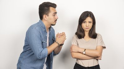 5 Hal yang Jangan Dilakukan Saat Pacar Ngambek, Bisa Bikin Konflik Makin Panas!
