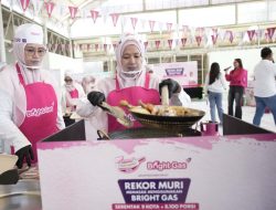 Pertamina RU Cilacap Pecahkan Rekor MURI Masak Ayam Kecap 8.100 Porsi