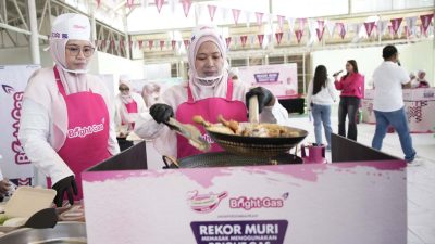 Pertamina RU Cilacap Pecahkan Rekor MURI Masak Ayam Kecap 8.100 Porsi