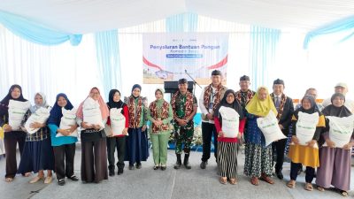 Bulog Salurkan 48,87 Ton Beras Bantuan untuk 1.629 Warga Cilacap