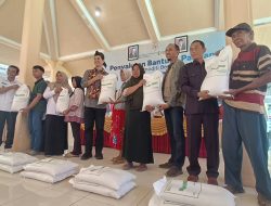490 Warga Banyumas Dapat 30 Kg Beras dari Bulog