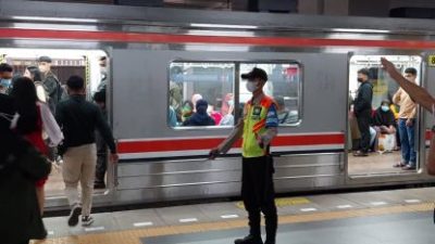 Dampak Abu Vulkanik Gunung Anak Krakatau, Perjalanan Kereta dan Pesawat Terganggu