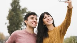 8 Tanda Sahabat Jatuh Cinta, Benarkah Diam-Diam Punya Perasaan?
