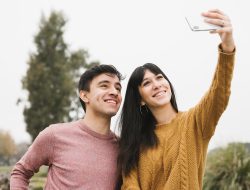 8 Tanda Sahabat Jatuh Cinta, Benarkah Diam-Diam Punya Perasaan?