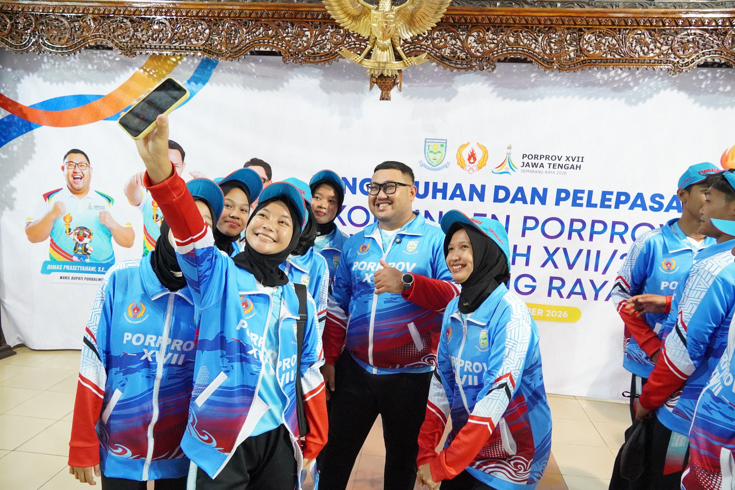 Wakil Bupati Purbalingga Dimas Prasetyahani melepas kontingen atlet Pekan Olahraga Provinsi (Porprov) XVII Jawa Tengah 2026 di Pendapa Dipokusumo, Sabtu (17/10/2026).