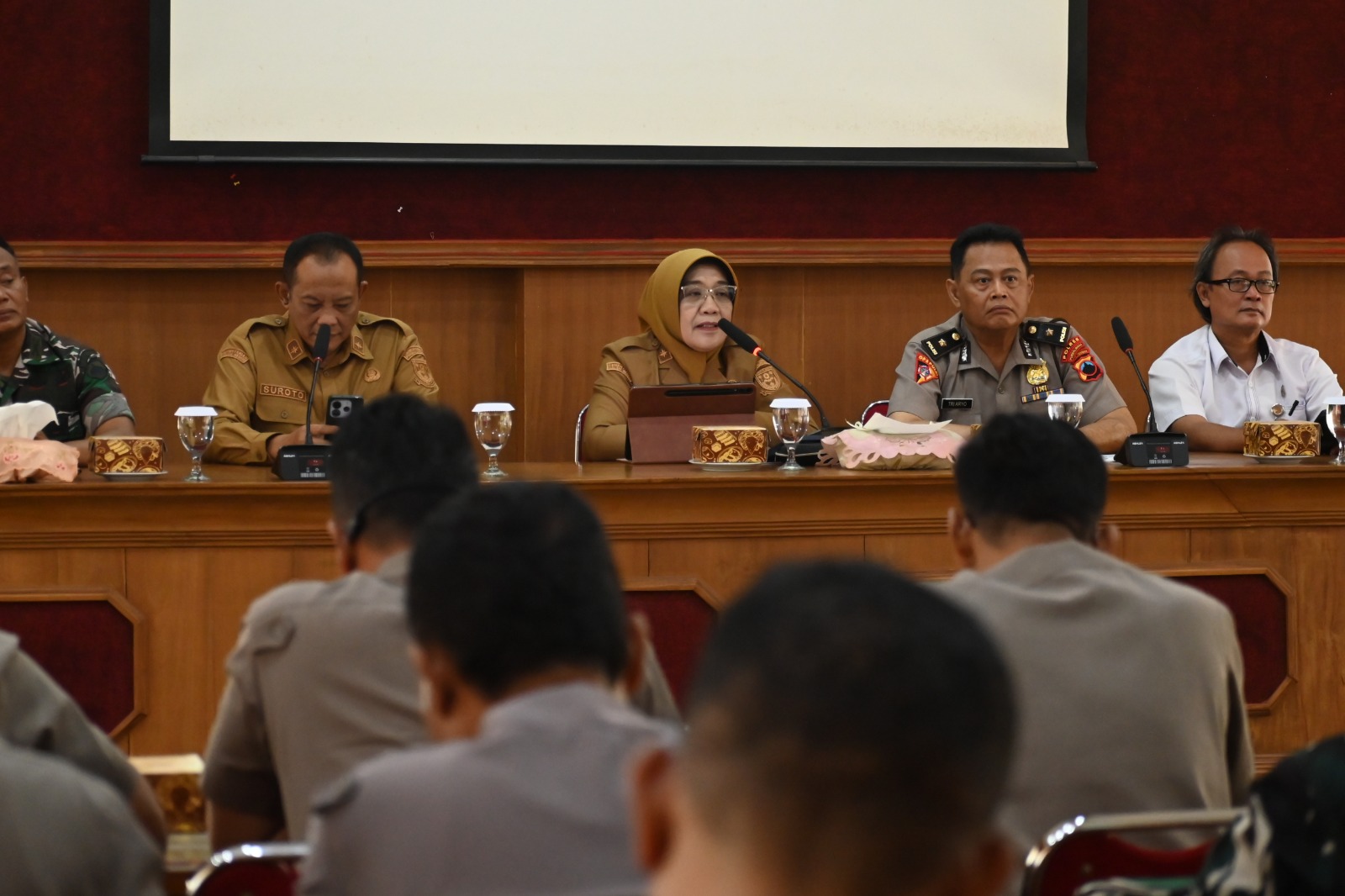 Sekretaris Daerah (Sekda) Kabupaten Purbalingga Herni Sulasti memimpin Rapat Koordinasi Lintas Sektor Evaluasi Pelaksanaan Pengumuman dan Pendaftaran Bakal Calon Kepala Desa Tahun 2026.