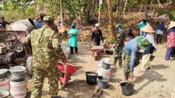 Pembangunan Jalan Rabat Beton Terus Dikebut TNI dan Masyarakat