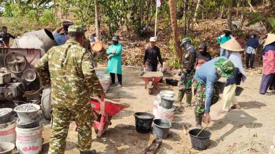 Pembangunan Jalan Rabat Beton Terus Dikebut TNI dan Masyarakat