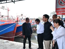 Gibran Tinjau Sungai Kaliyasa Cilacap yang Dangkal dan Hambat Nelayan Melaut