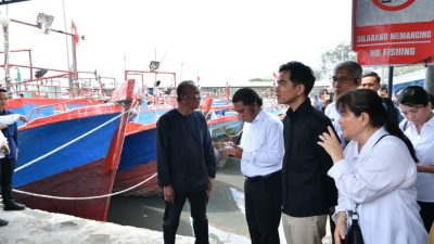 Gibran Tinjau Sungai Kaliyasa Cilacap yang Dangkal dan Hambat Nelayan Melaut