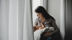 6 Pantangan Ibu Menyusui, Mitos atau Fakta? Ini Penjelasannya