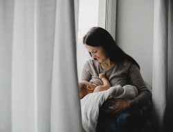 6 Pantangan Ibu Menyusui, Mitos atau Fakta? Ini Penjelasannya